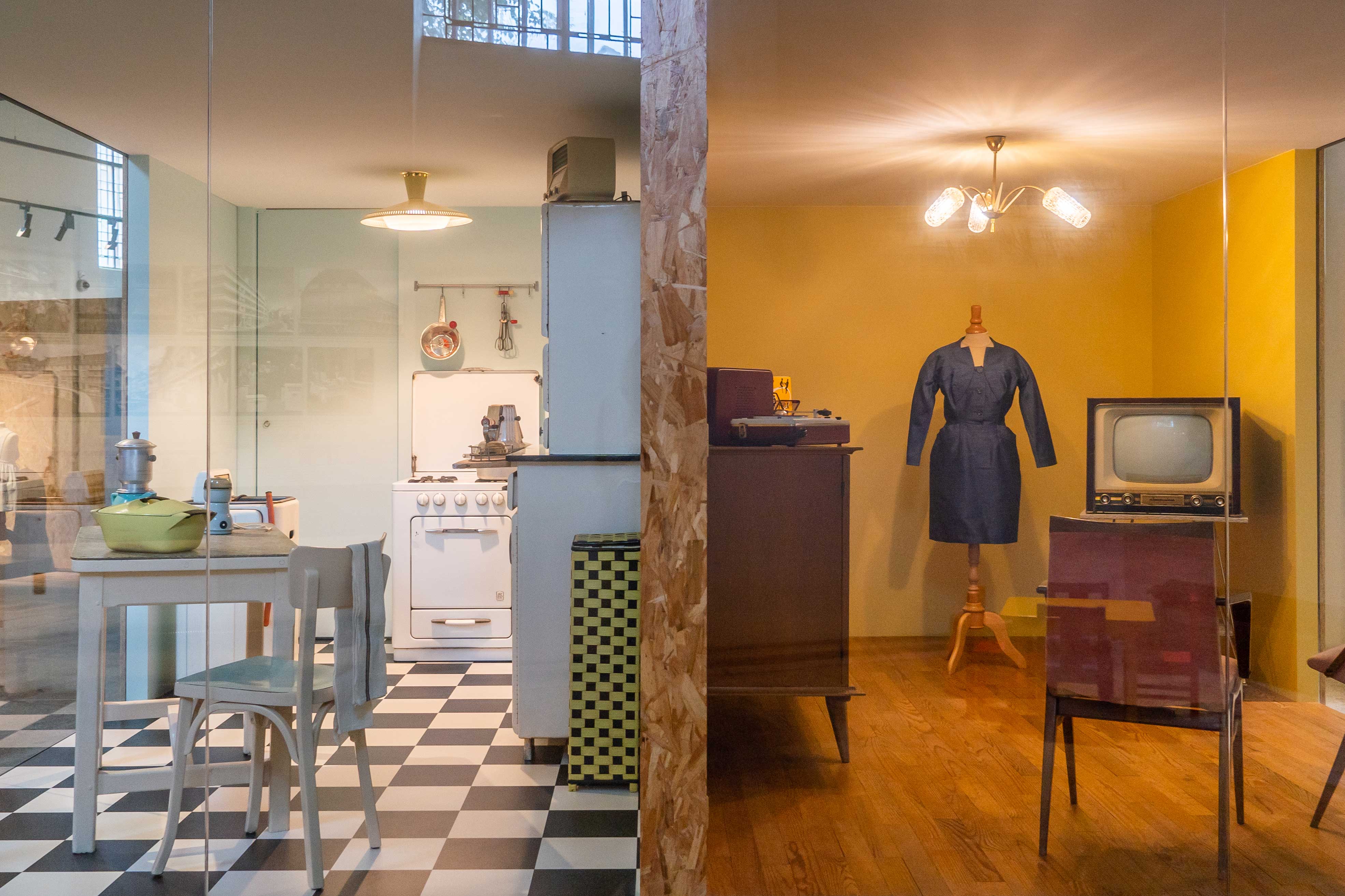 Reconstitution d'une cuisine et d'un salon