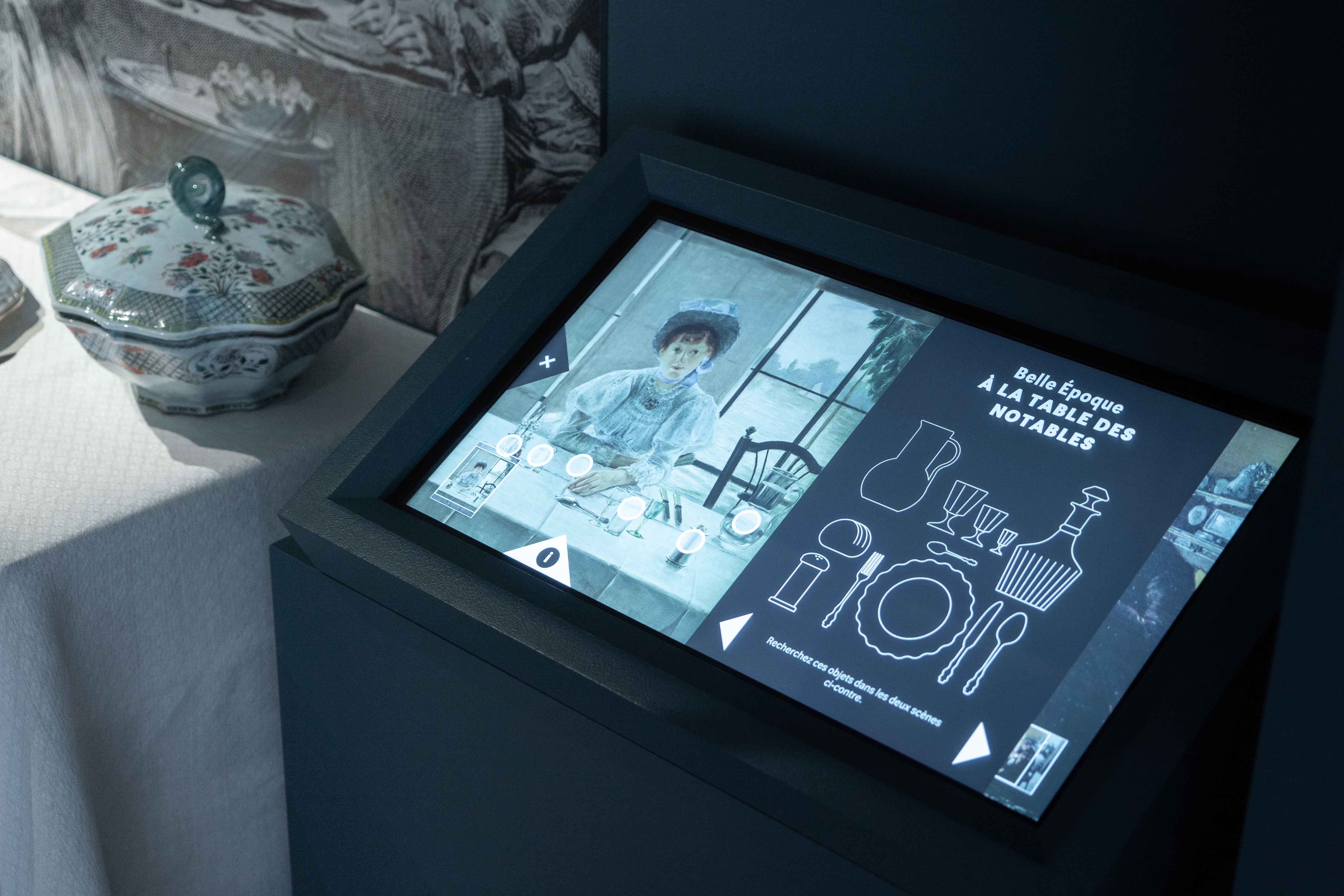 Dispositif tactile pour explorer l'art de la table
